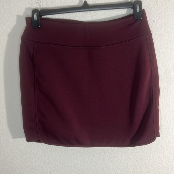 Athleta Tech Stretch Wanderer Burgundy Red Fleece Lined mini skirt Comfy - Picture 4 of 10
